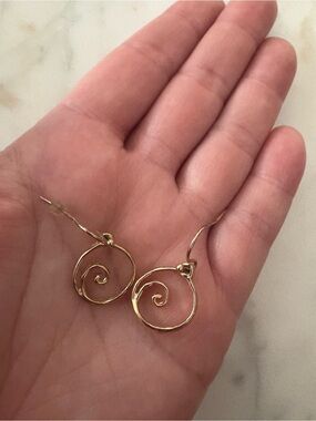 Gold wave Earrings - Women's Jewelry